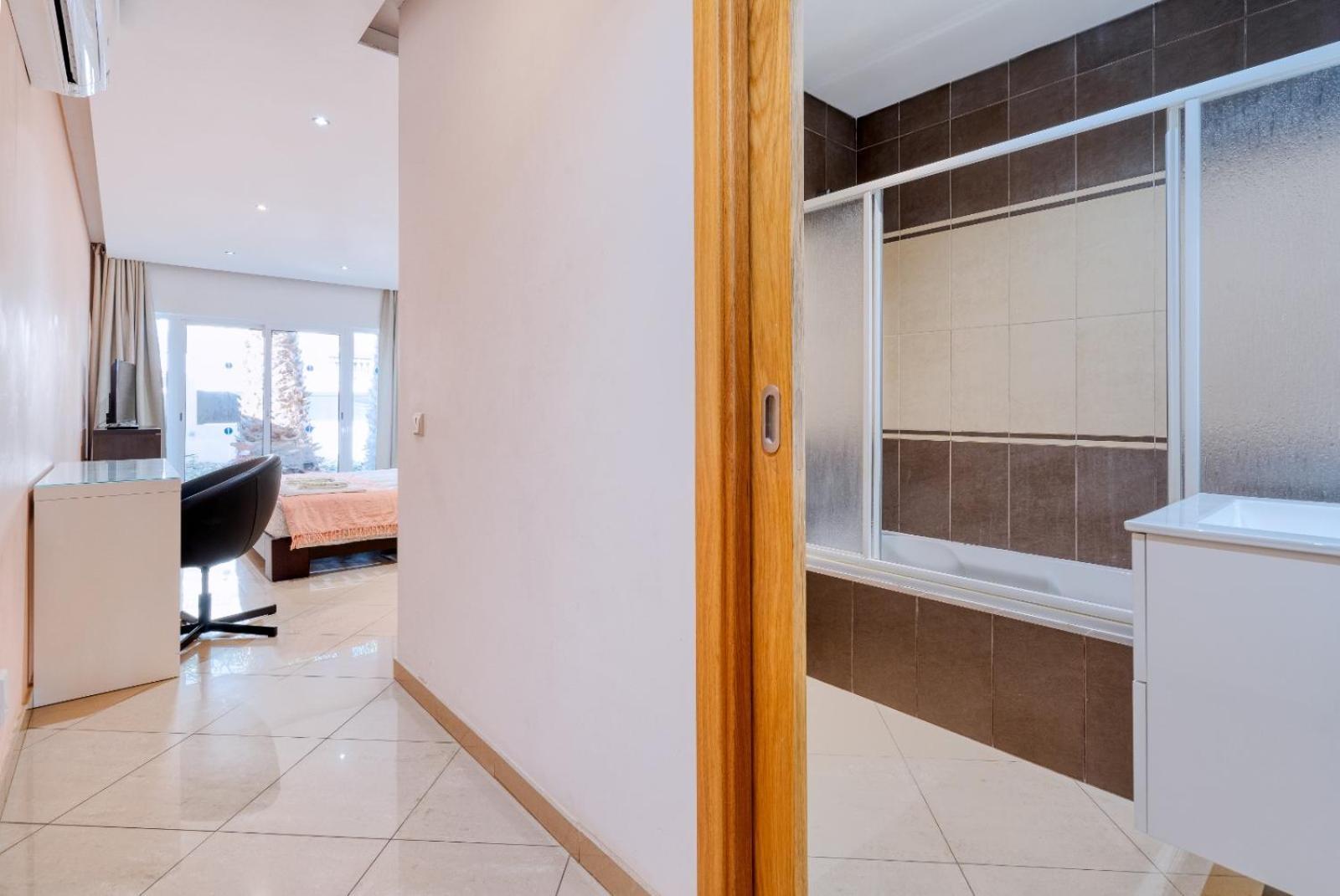 Full Private 300Sqm Villa Jacuzzi Heated Pool Ideal & Quiet Location Albufeira Exterior photo